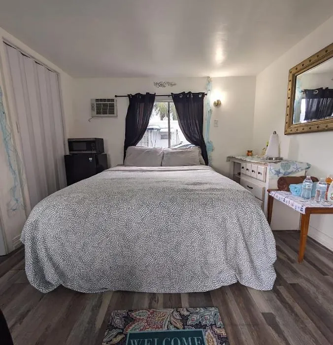 2 Great Room For Rent, Individual Entrance, Share Bathroom, Beautiful Lake, In Manufactured Home 5 Min From Hard Rock Hotel Casino-1