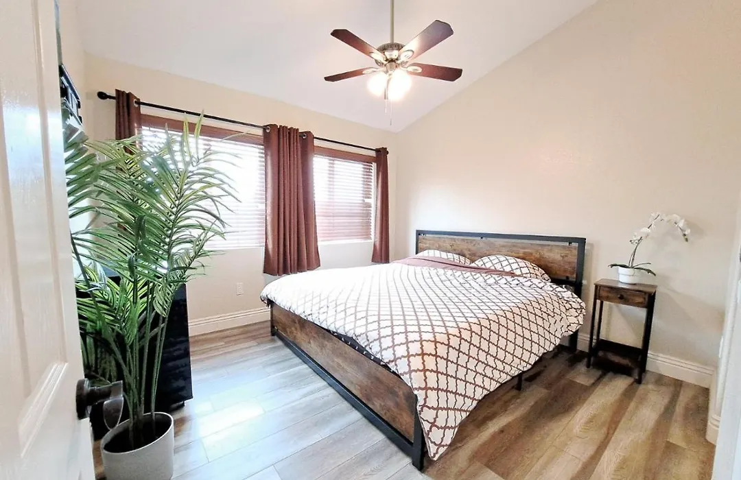 Venetian La Jolla 2 Bedroom Condo Luxury Furnished Near Beach And Utc Mall-1