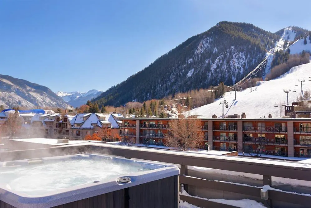 Independence Square 205, Stylish Hotel Room With Ac, Great Location In Aspen-1