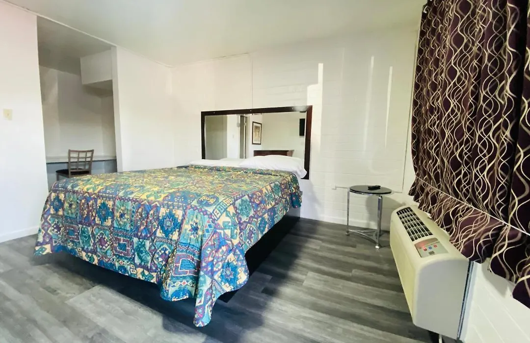 Lucky Cuss Motel-1