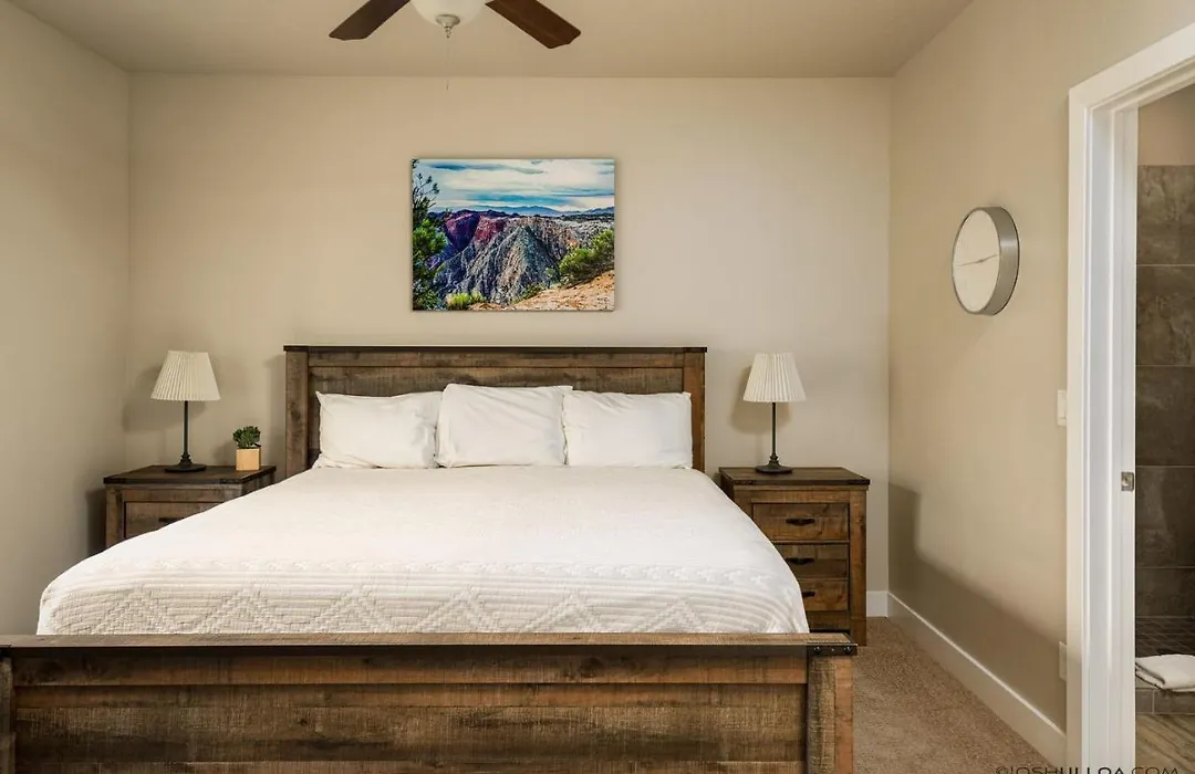 S301-Hilltop Hideaway-Third Floor 3-Bedroom Pool View-1