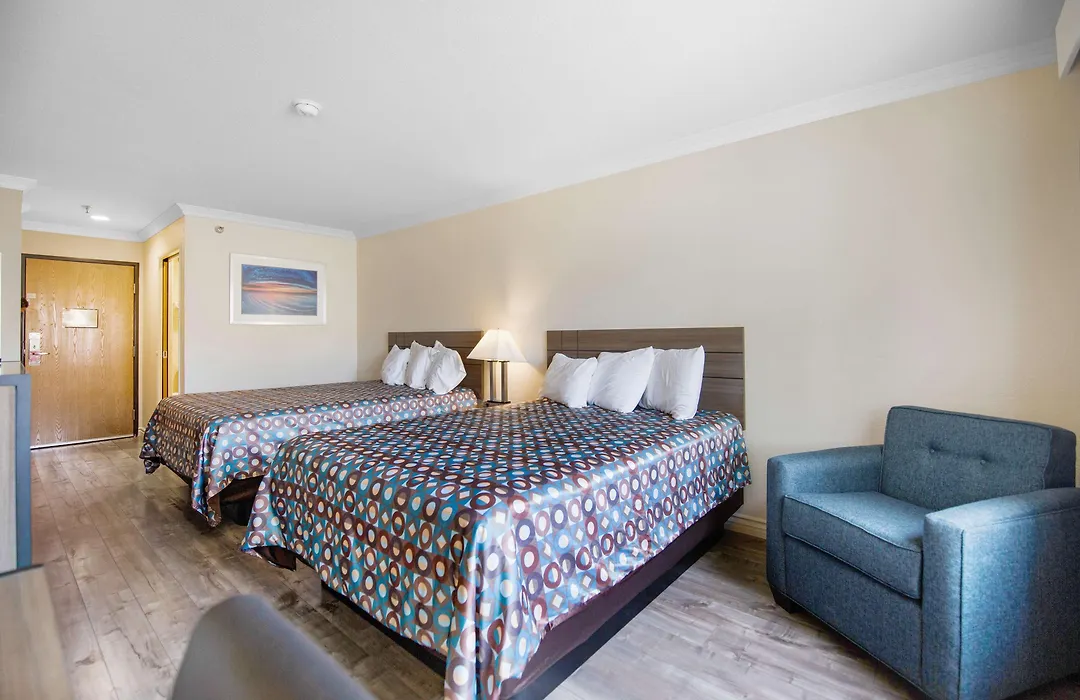 Econo Lodge-1