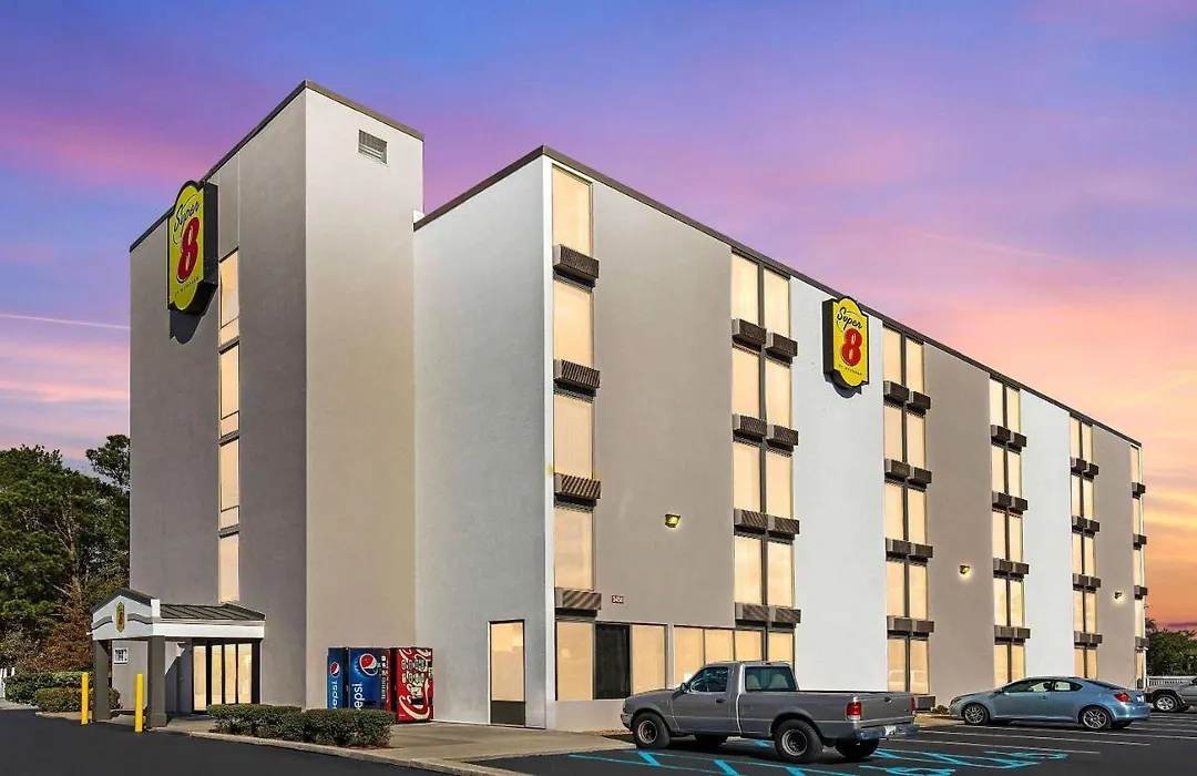 Super 8 By Wyndham Myrtle Beach/Market Common Area-1