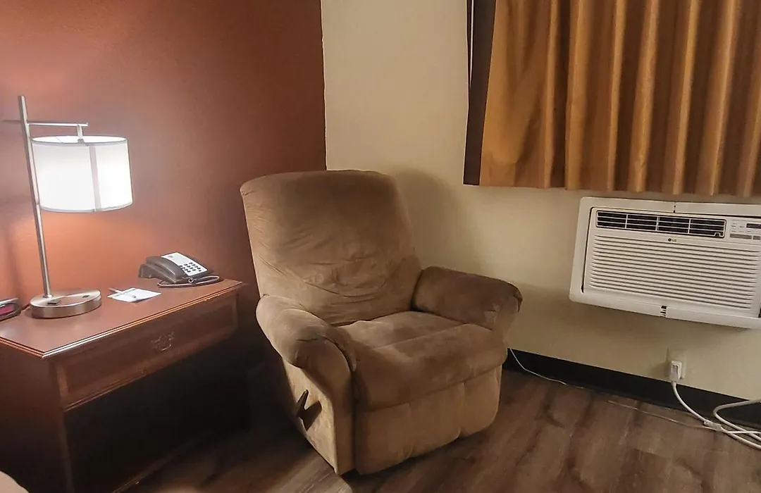 Super 8 By Wyndham Canton/Livonia Area-1