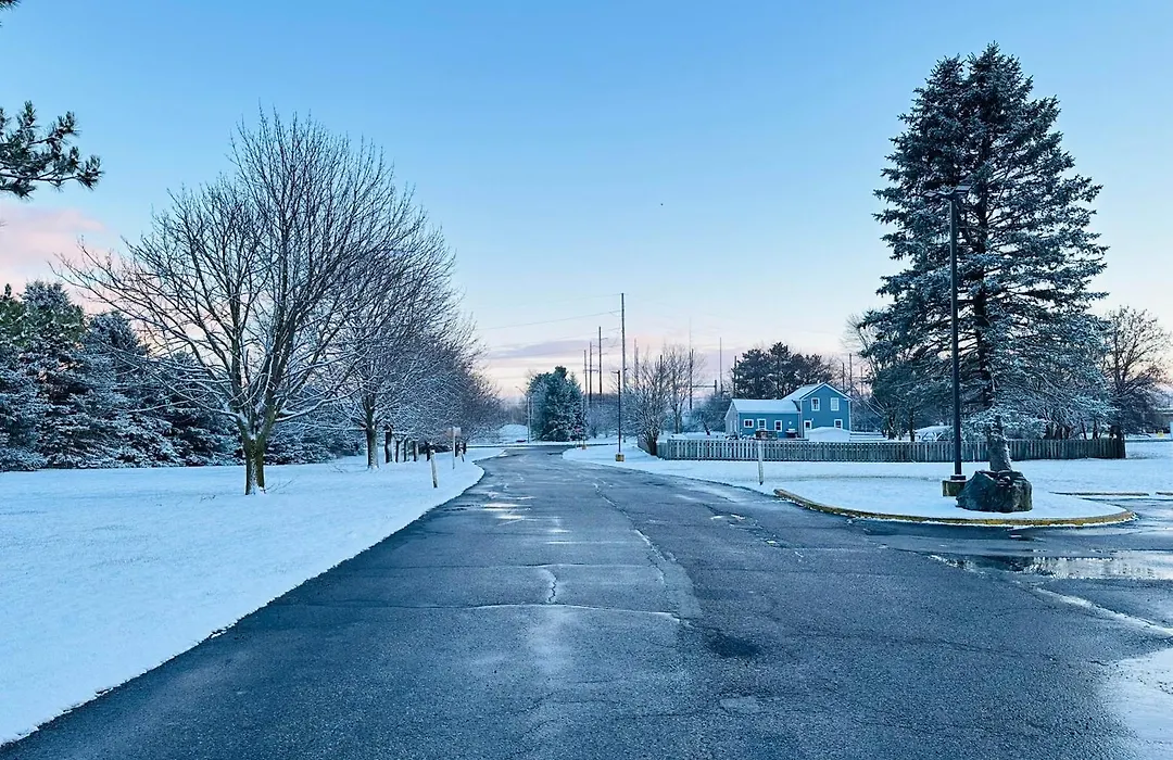 Super 8 By Wyndham Imlay City-1