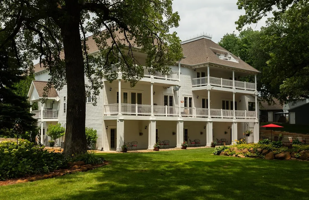 The Oakwood Inn Okoboji-1