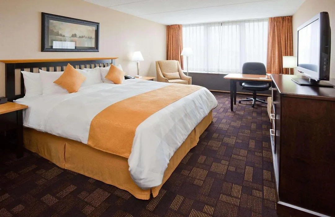 Radisson Hotel Milwaukee West-1