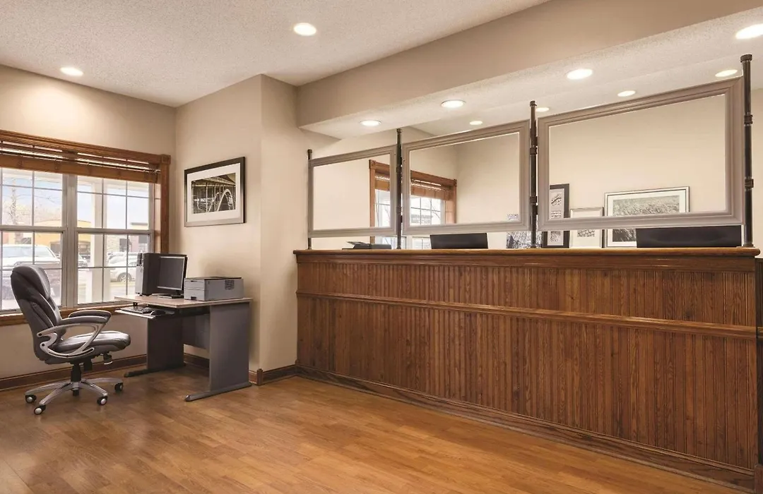 Country Inn & Suites By Radisson, Forest Lake, Mn-1