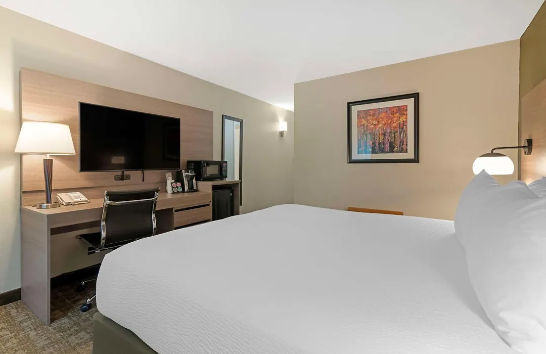 Best Western Plus Windjammer Inn & Conference Center-1