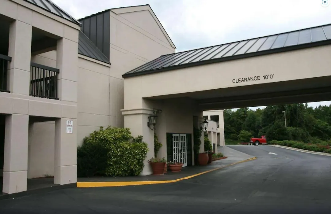 Travelodge By Wyndham Roanoke-1