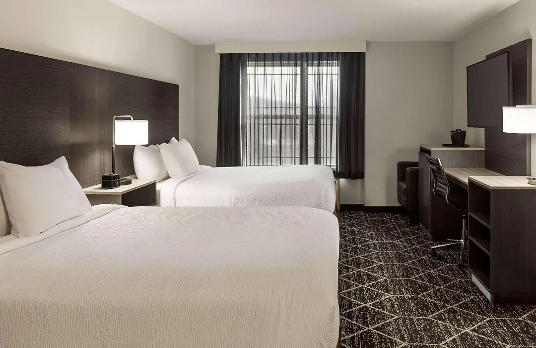 La Quinta Inn & Suites By Wyndham Lake George-1