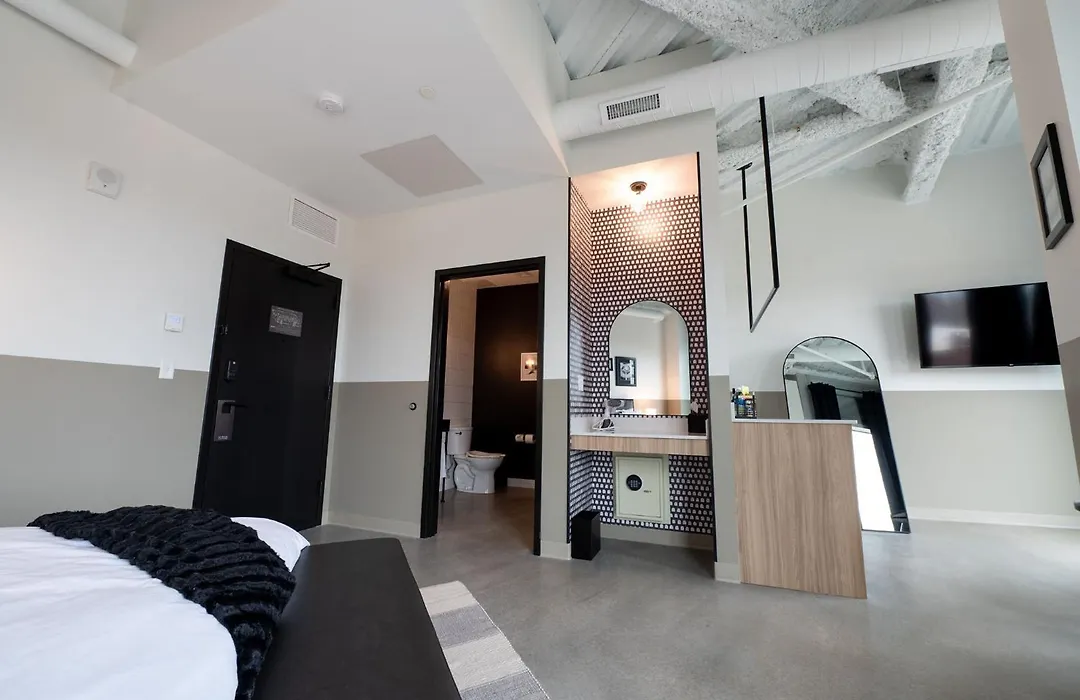 Arch + Cable Hotel-1