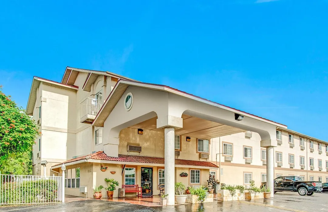 Super 8 By Wyndham San Antonio/Fiesta-1