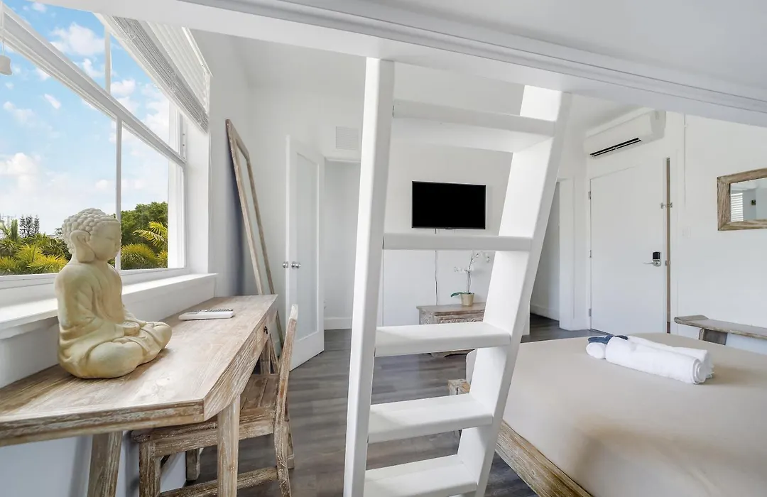 Treehouse Hotel-1