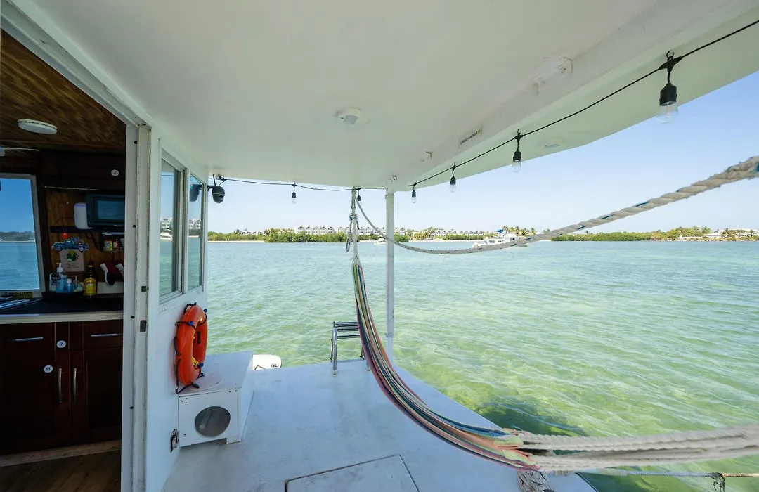 Beautiful Houseboat In Key West-1
