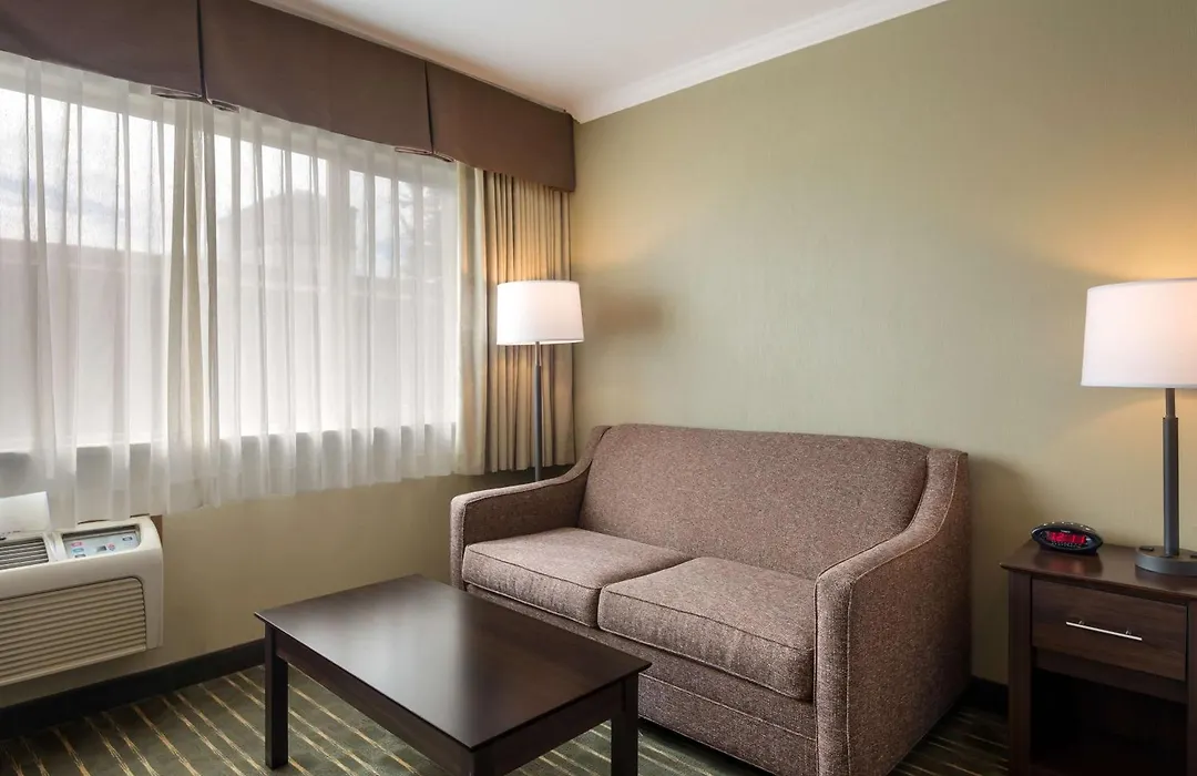 Best Western Holiday Hotel-1