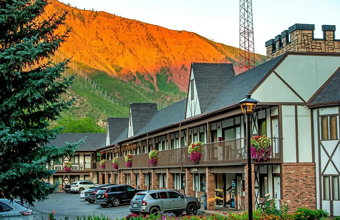 Silver Spruce Inn-1