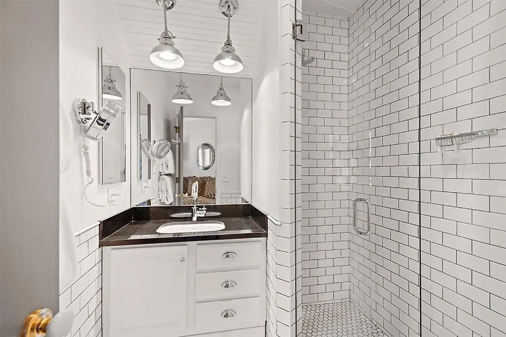 Independence Square 305, Remodeled, 3Rd Floor Hotel Room In Aspen'S Best Location-1