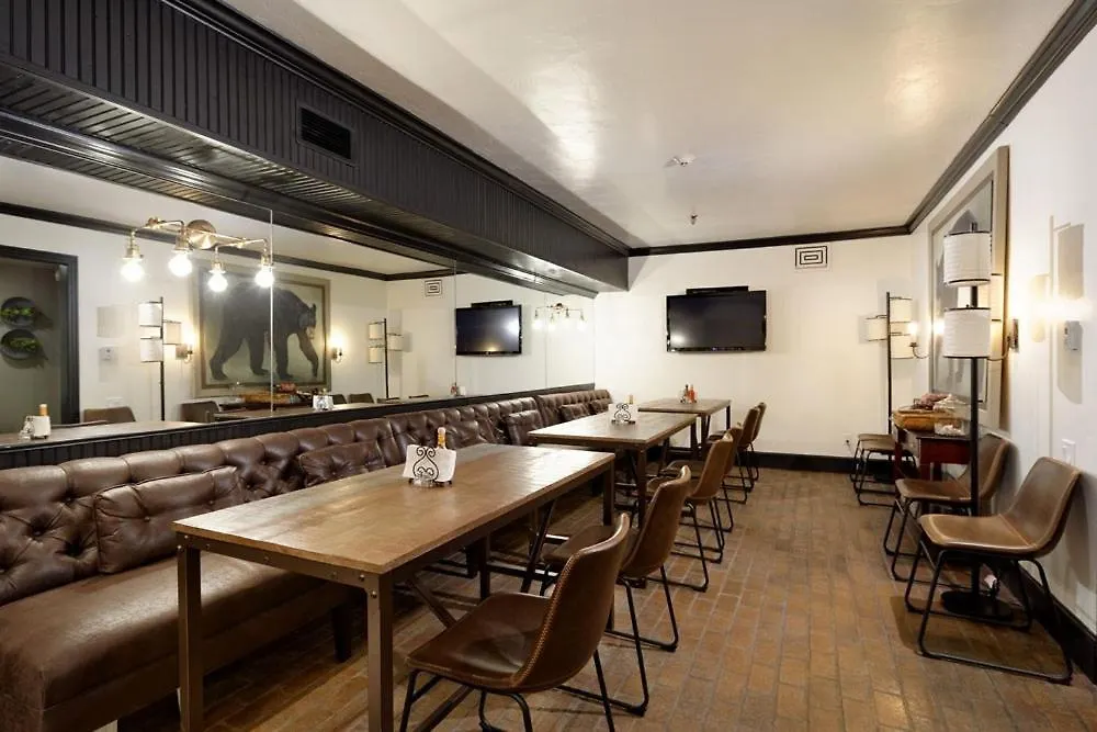 Independence Square 304, Stylish Hotel Room With Downtown Views & Great Location-1