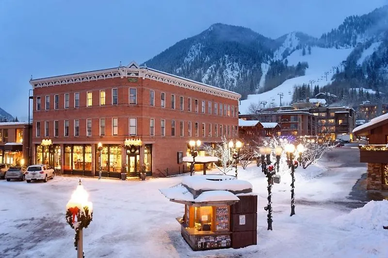 Independence Square 308, Top Floor Hotel Room With Ideal Downtown Location-1