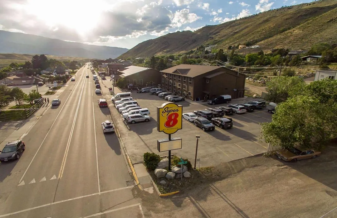 Super 8 By Wyndham Gardiner/Yellowstone Park Area-1