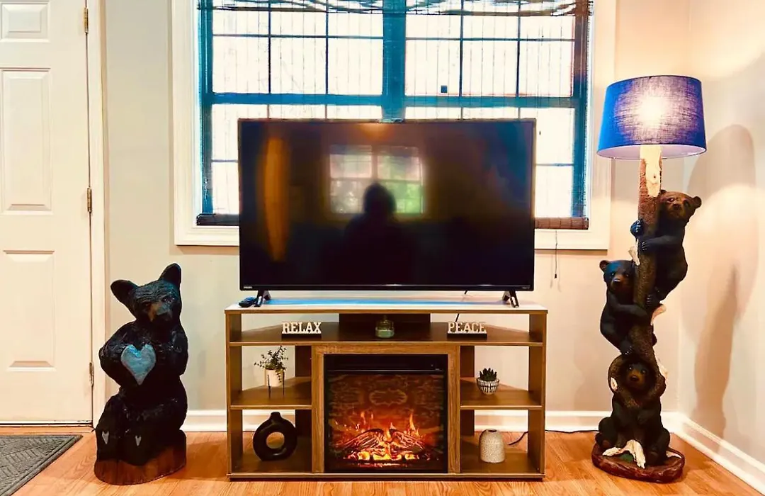 The Bear'S Den-1