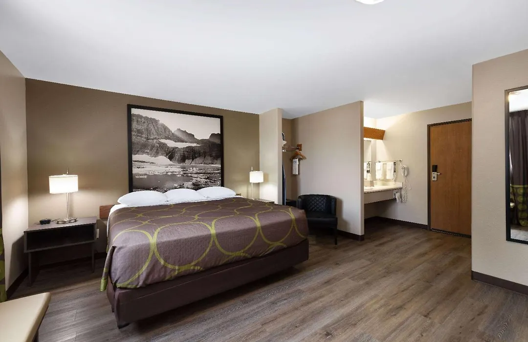 Super 8 By Wyndham Belgrade/Bozeman Airport-1