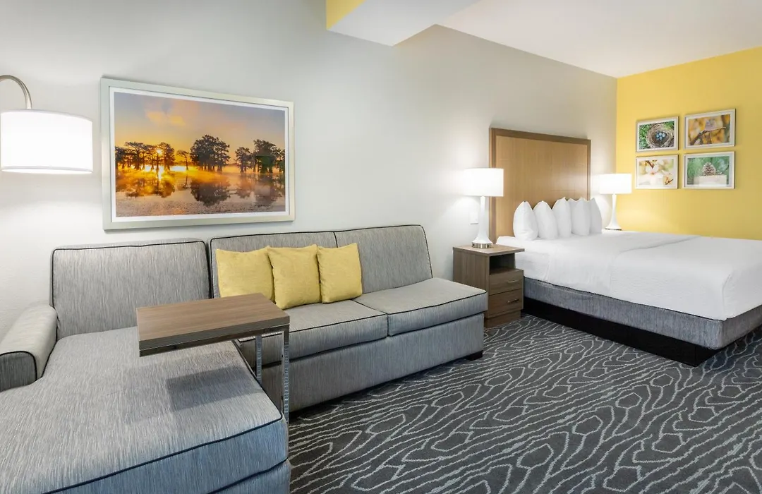 La Quinta Inn & Suites By Wyndham Valdosta-1