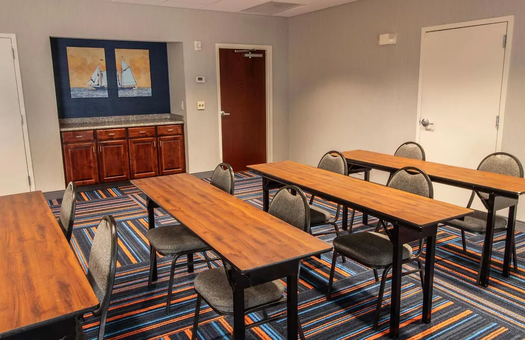 Hampton Inn & Suites Norfolk-Airport-1