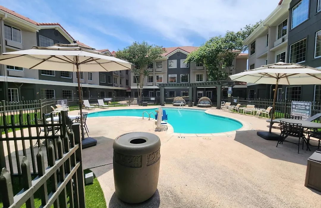La Quinta By Wyndham Dallas - Addison Galleria-1