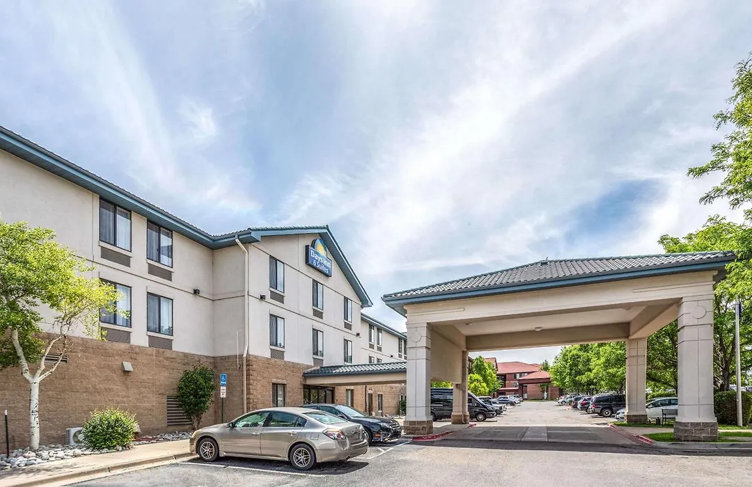 Days Inn & Suites By Wyndham Denver International Airport-1