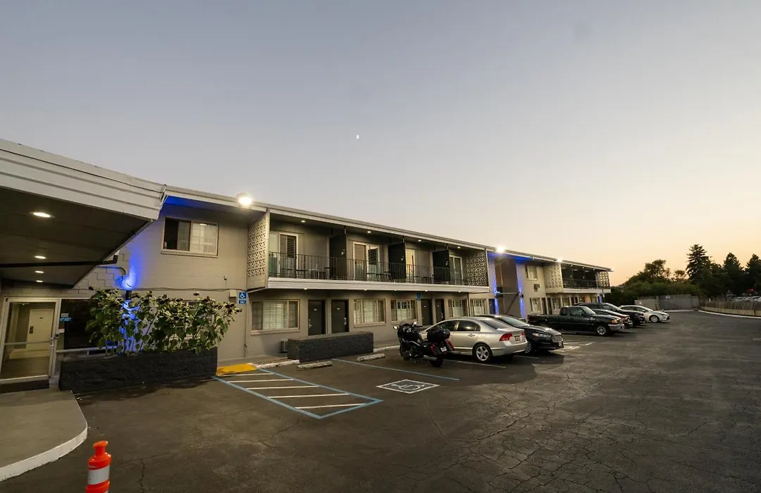 Seaside Inn & Suites-1