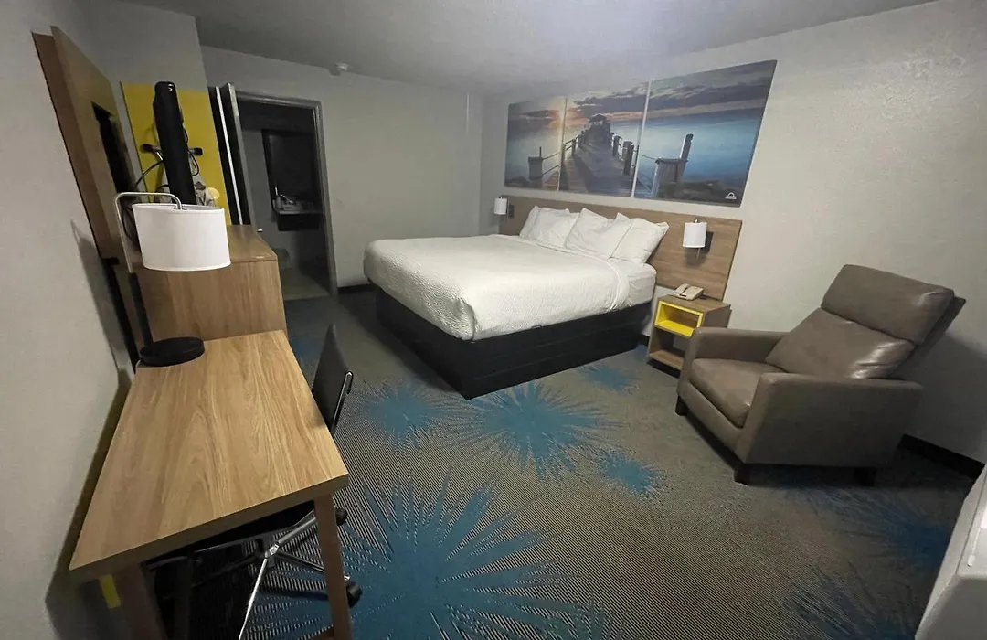 Days Inn By Wyndham Savannah-1