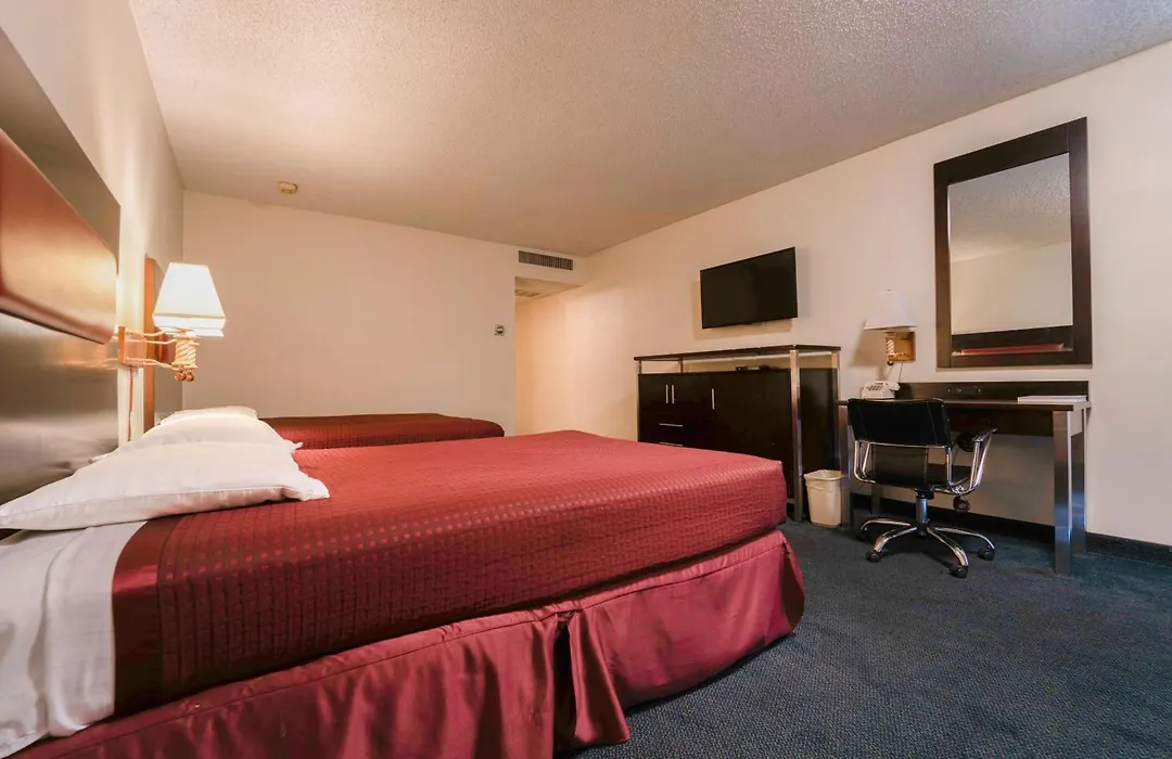 Royal Plaza Inn-1