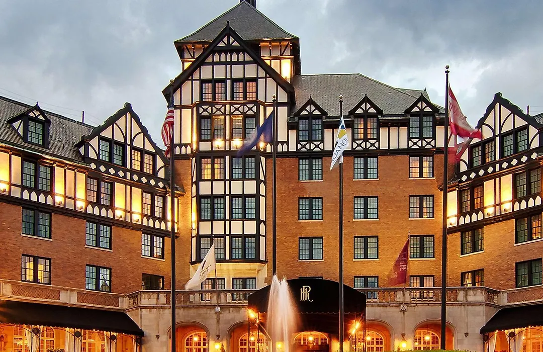 Hotel Roanoke & Conference Center, Curio Collection By Hilton-1