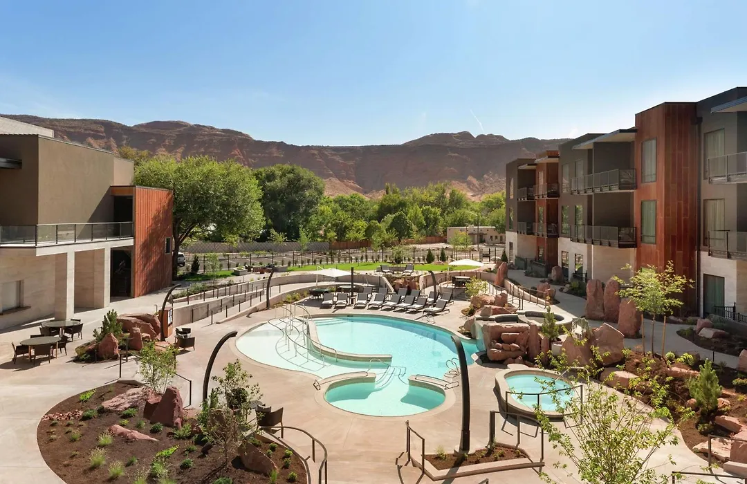 Hoodoo Moab, Curio Collection By Hilton-1