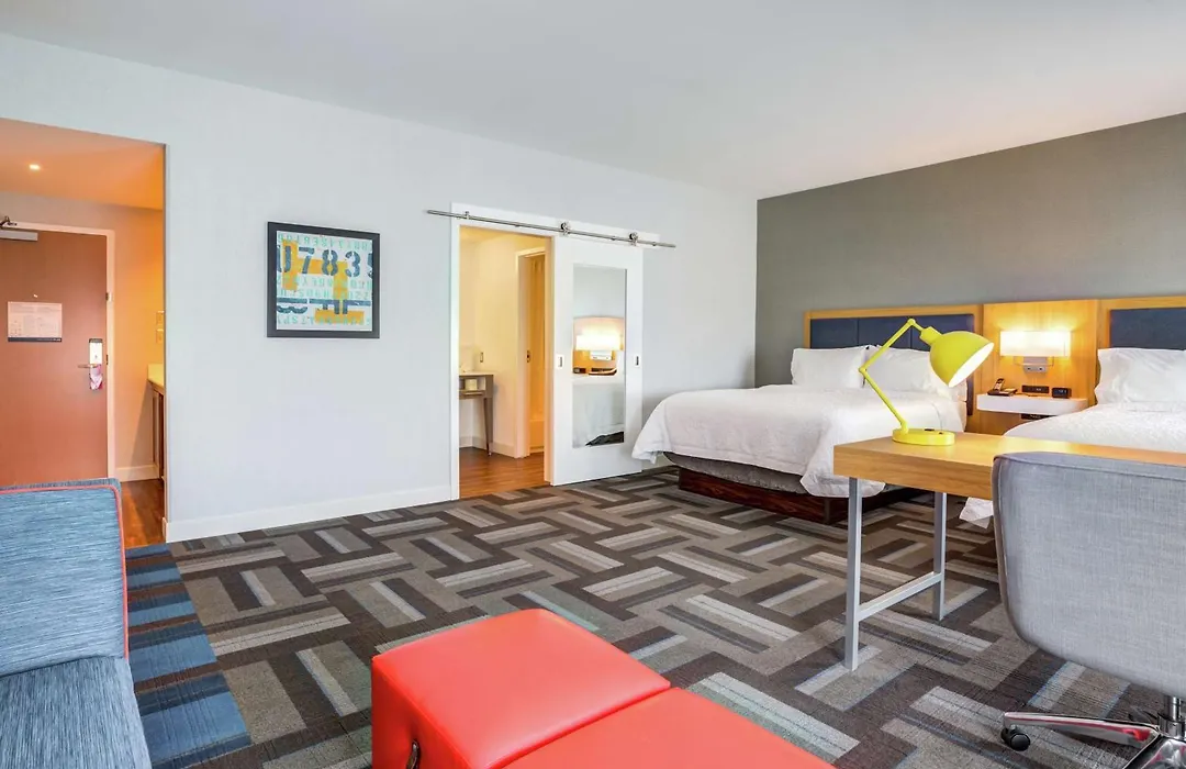 Hampton Inn & Suites Boston/Waltham-1