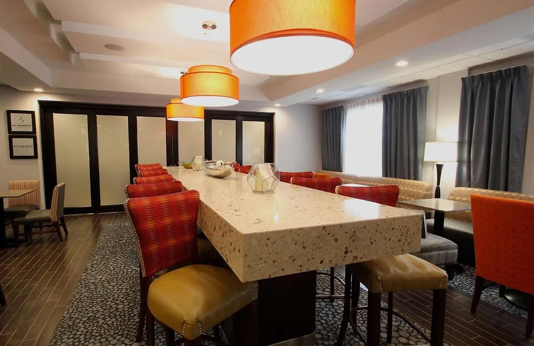 Hampton Inn- Suffolk-1