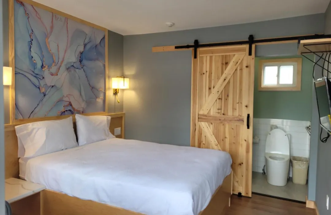 Greenview Inn Riverhead-1