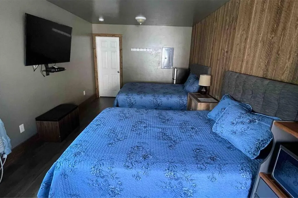 Parkway Yellowstone Guest House Room #1-1