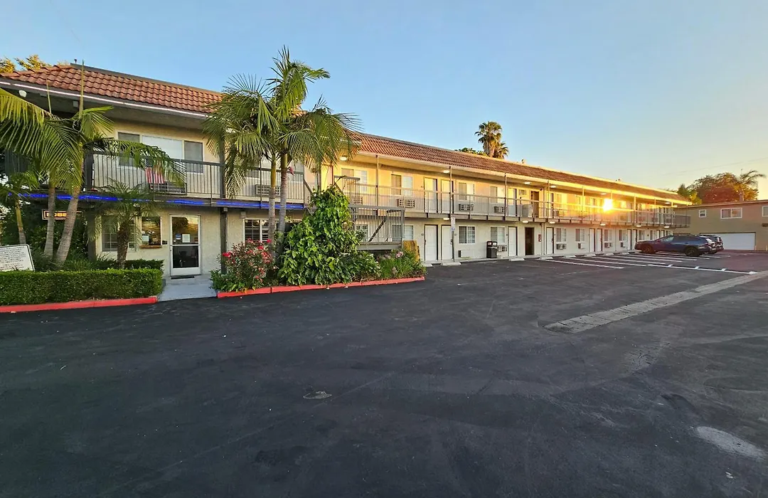 Travelodge Inn & Suites By Wyndham Fullerton-1