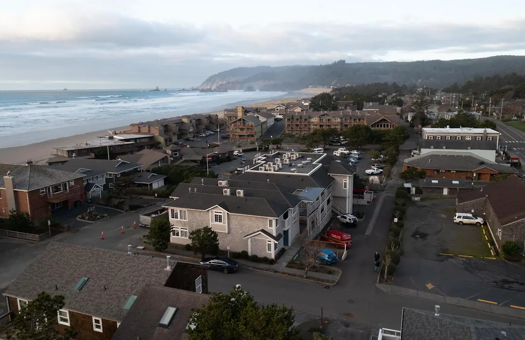 Hallmark Resort In Cannon Beach-1