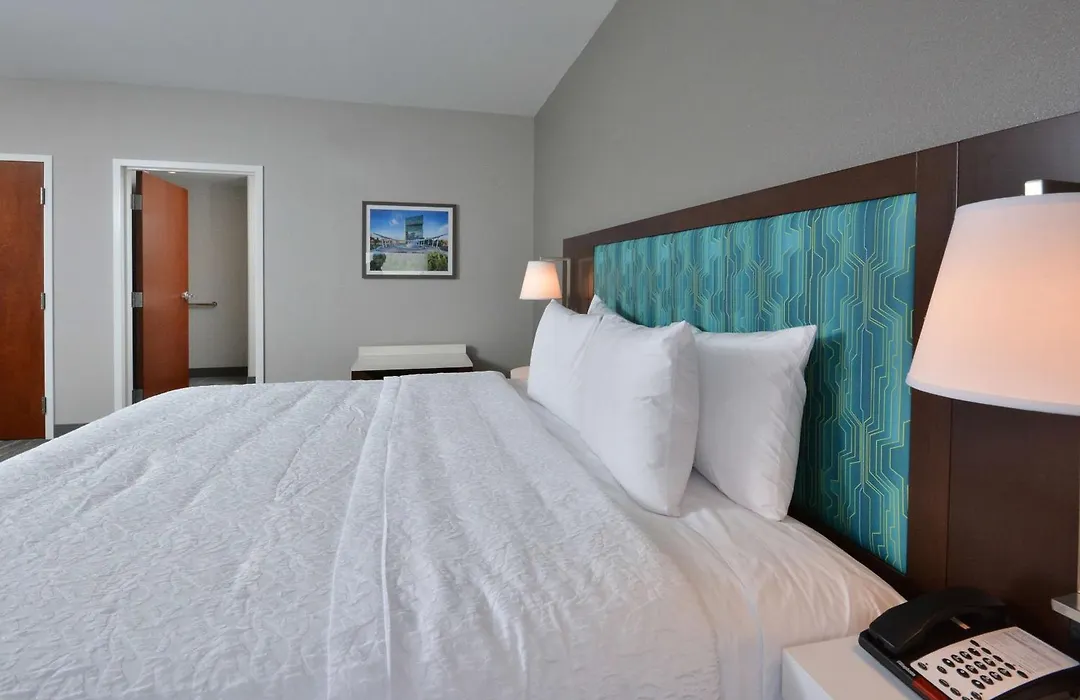 Hampton Inn & Suites Charlotte North I 485-1