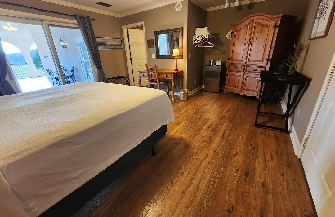 Elder Mountain Room At Tennessee Riverplace-1