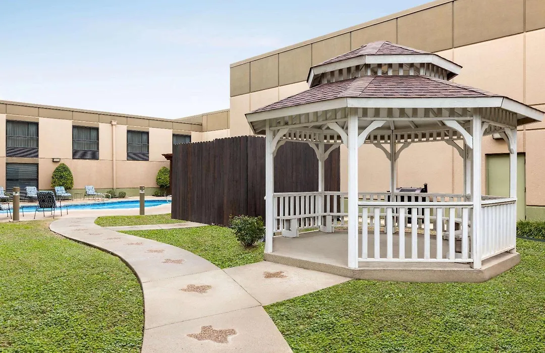 Iban Dallas Park Central Hotel, Trademark By Wyndham-1