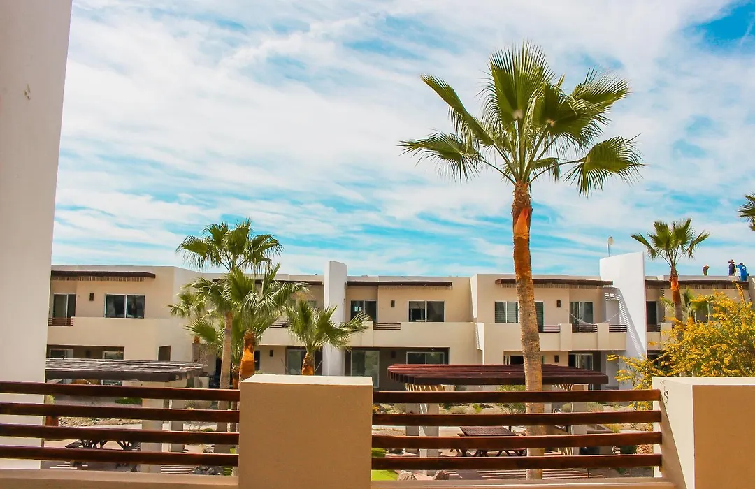 New Built Condo Minutes To Beach!-1