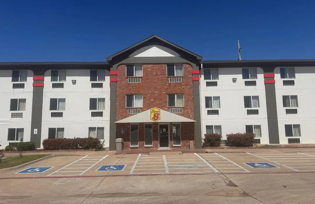 Super 8 By Wyndham College Station-1