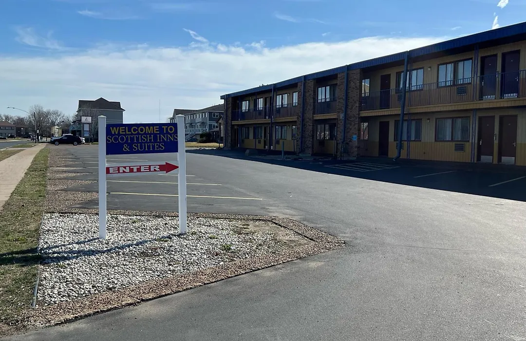 Scottish Inn & Suites - Eau Claire-1