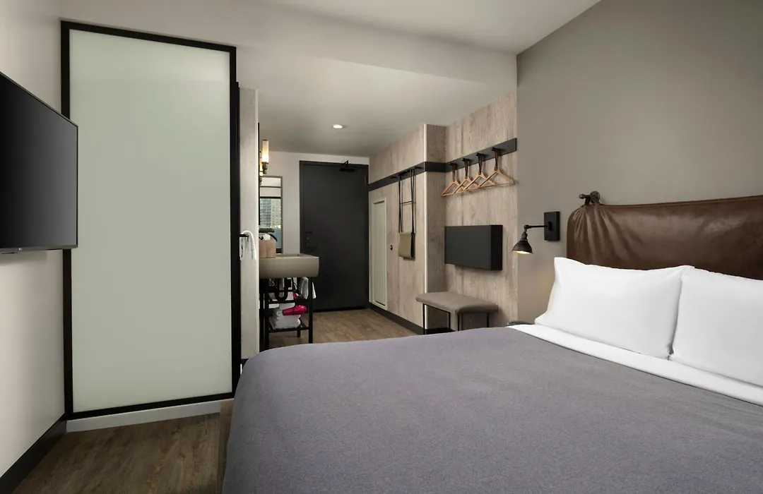 Moxy Chicago Downtown-1