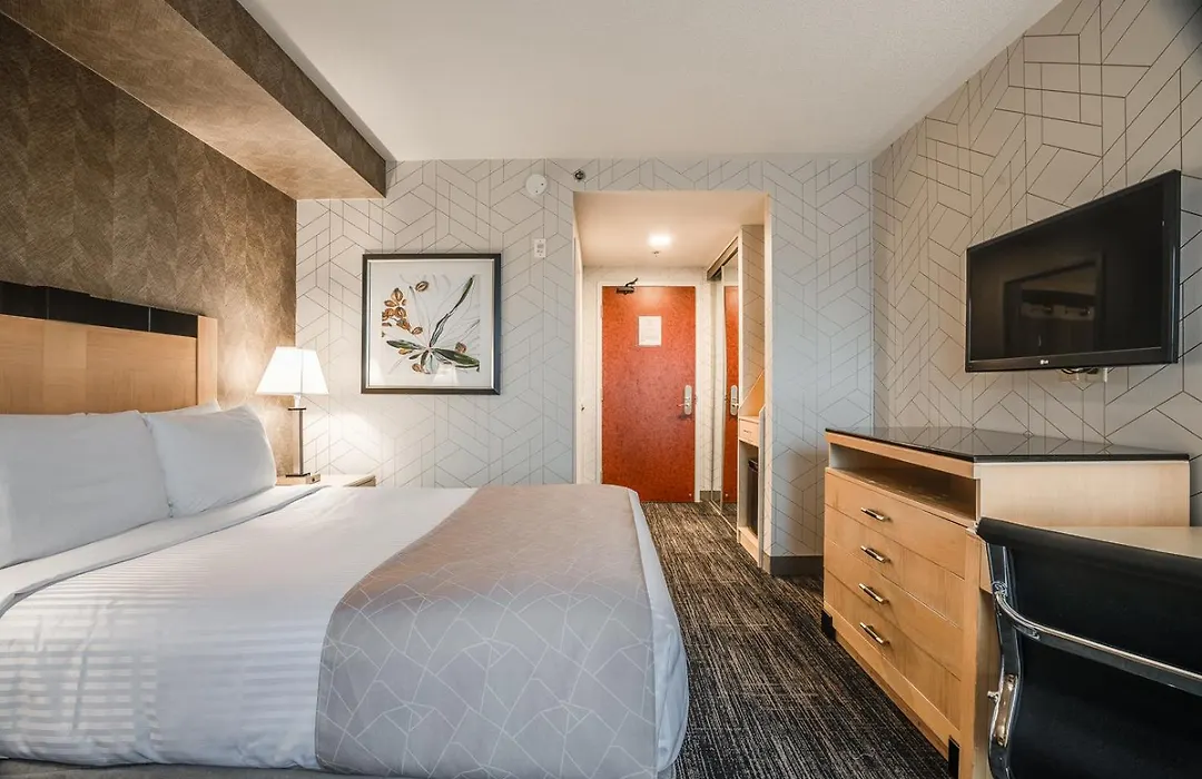 Monte Carlo Inn Barrie - Newly Renovated-1